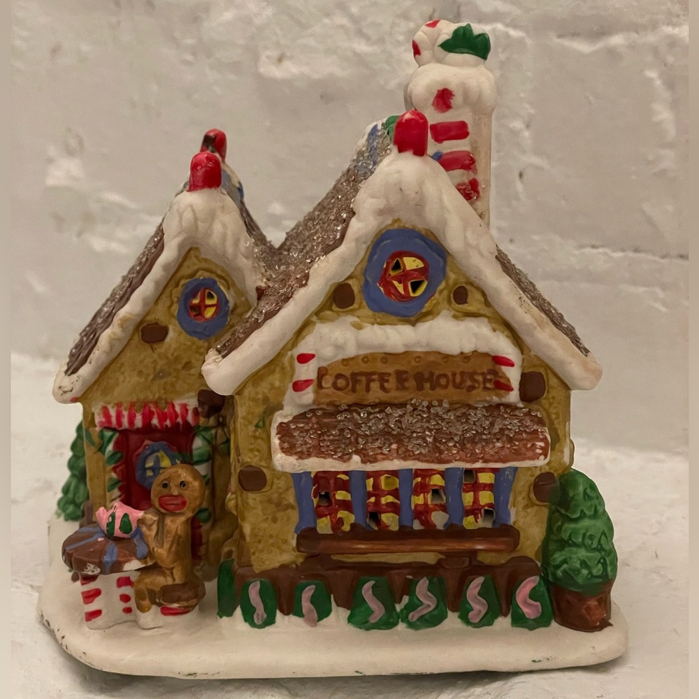 Ginger frost lane Coffee House, collectible, Christmas village gingerbread house